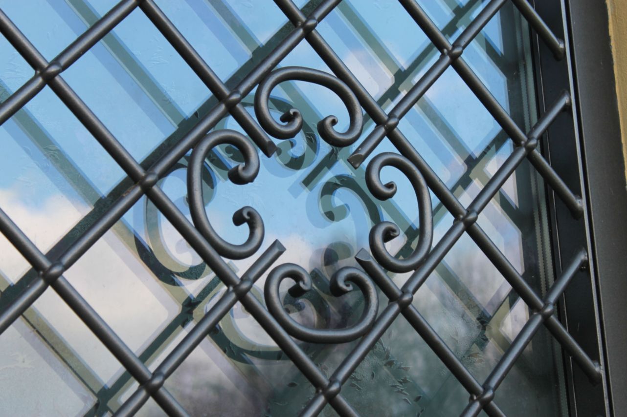 Installazione inferriate legno italia a parma piacenza e Reggio Emilia